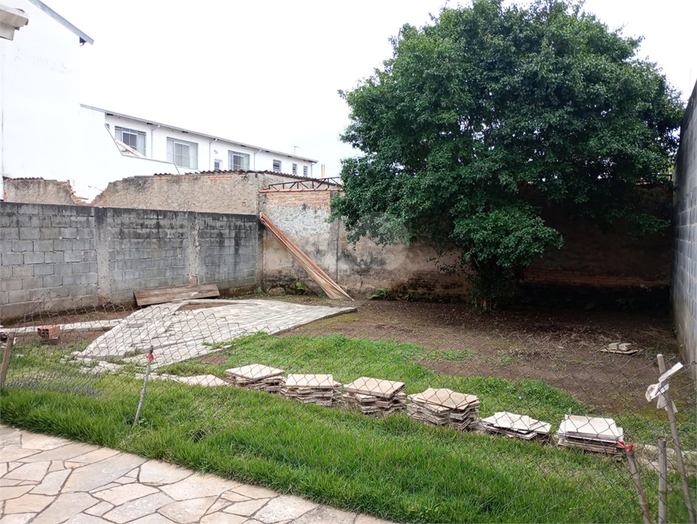 Sobrado à venda com 4 quartos, sendo 1 suíte,  em Vila Suissa, Mogi das Cruzes, SP
