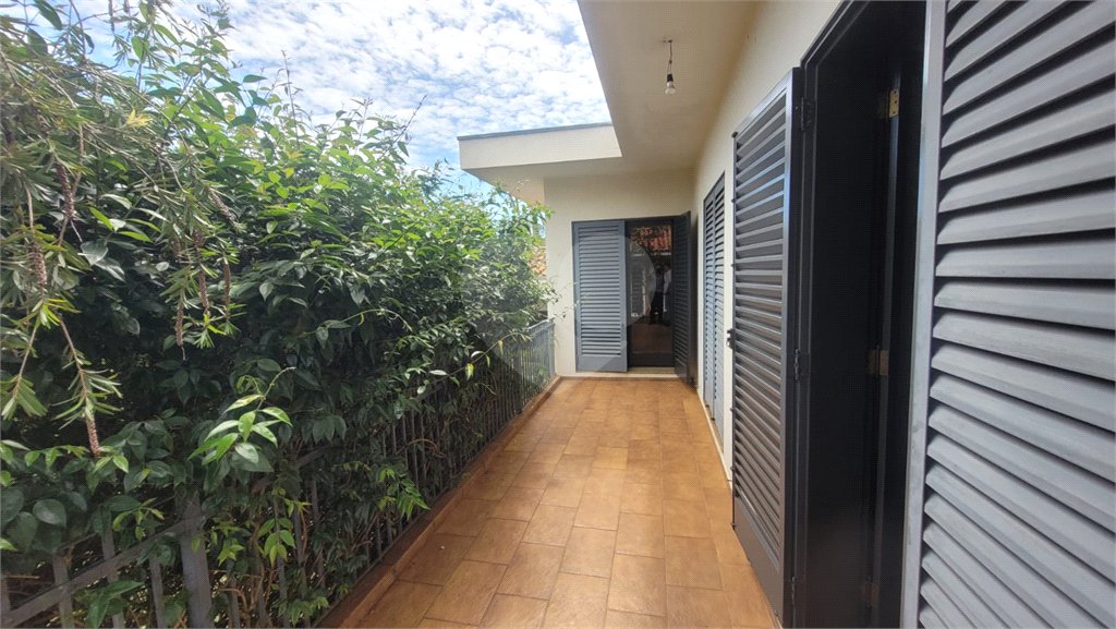 Casa à Venda . Aceita Permuta por Apto. ou Casa ,em Condomínio na Cidade São Paulo ou Bauru.