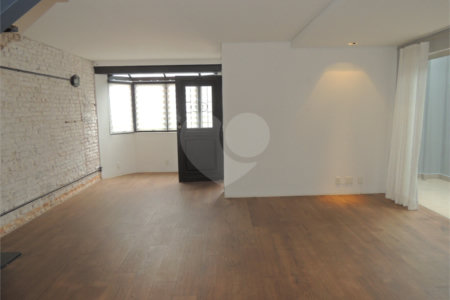Casa de Vila à venda com 4 quartos, sendo 3 suítes, em Chácara Santo Antônio, São Paulo, SP