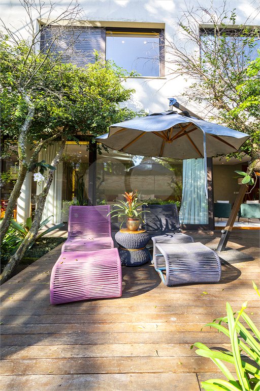 Casa à venda com 4 suítes no condomínio Vila Flora, São Paulo - SP