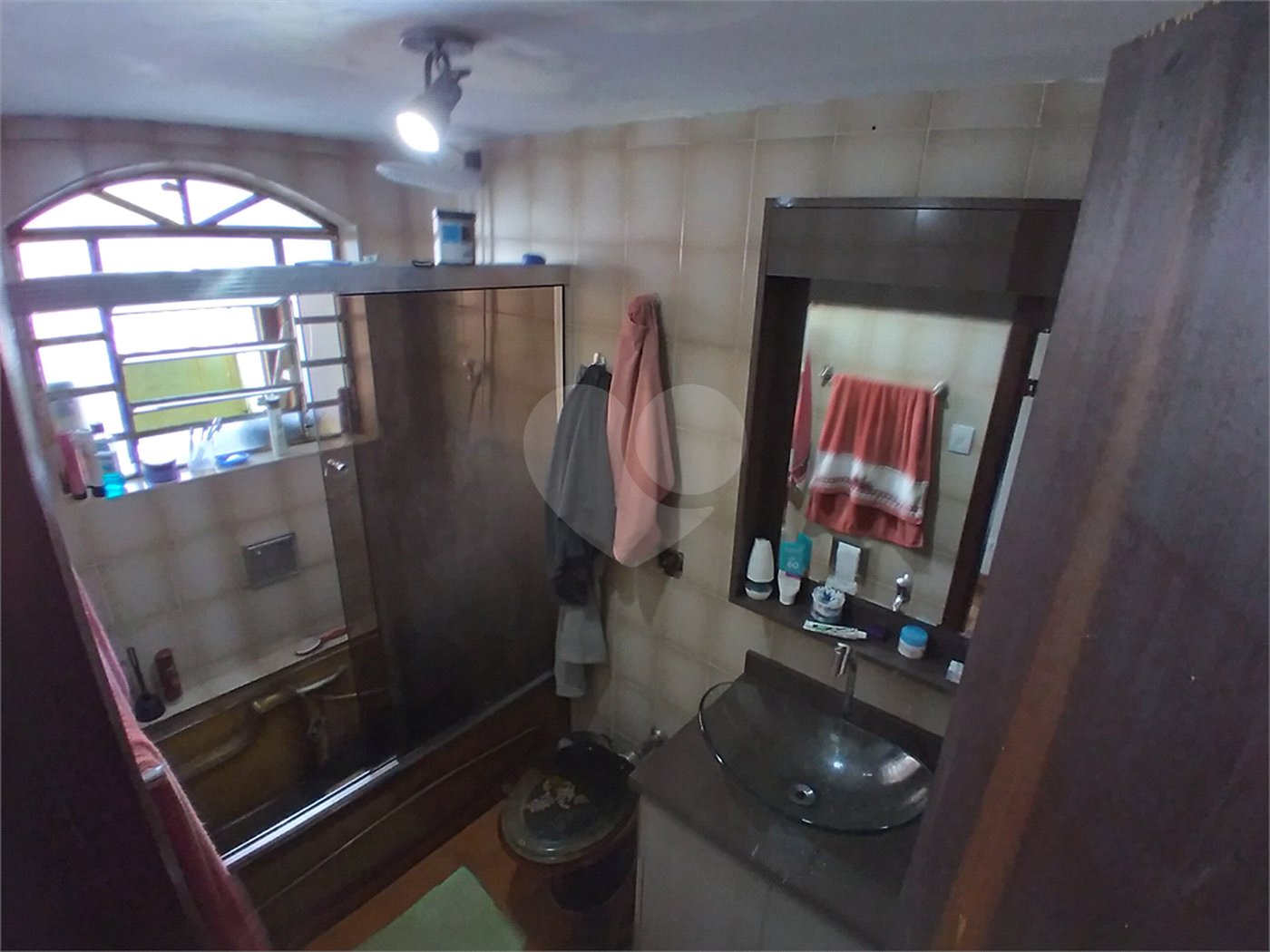 Casa térrea à venda com 4 dormitórios (sendo 3 suítes) próximo à Estação Tucuruvi do Metrô