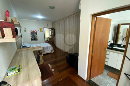 Casa térrea no Condomínio Parque Faber I