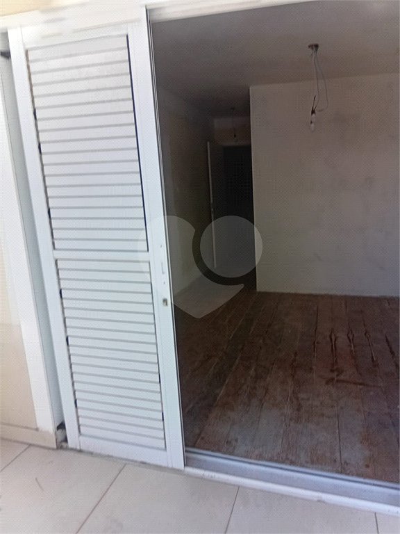 Casa à venda com 3 suítes no condomínio Residencial Jd. Floresta, São Paulo - SP