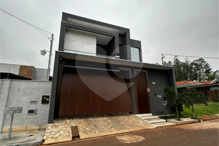 Sobrado à venda com 3 suítes em Residencial Ponta Porã I, Ponta Porã, MS