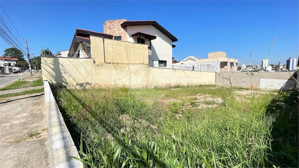 Casa à venda com 3 quartos, sendo 1 suíte, em Jardim Pires de Mello, Sorocaba, SP