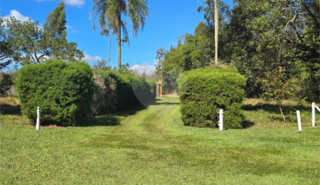 Chácara à venda com 4 quartos, sendo 1 suíte,  em Cercadinho, Alambari, SP