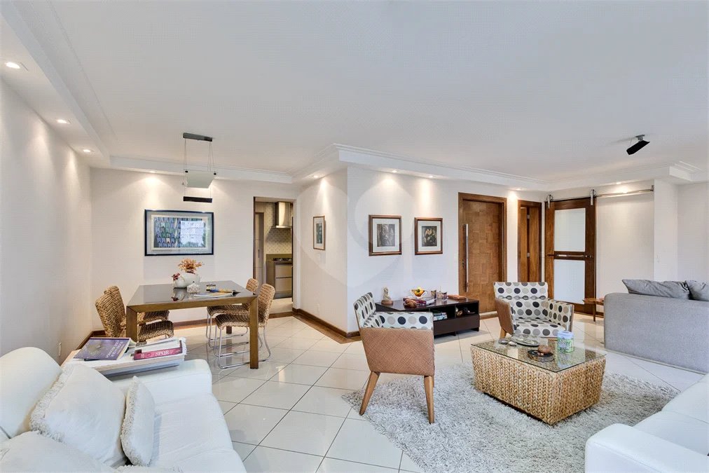 Apartamento à venda com 3 quartos, sendo 2 suítes, em Alto da Boa Vista, São Paulo, SP