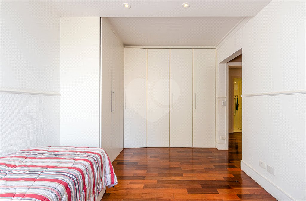 Apartamento à venda com 3 quartos, sendo 1 suíte, em Itaim Bibi, São Paulo, SP