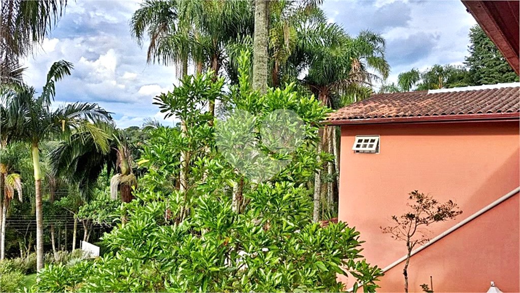 Casa à venda com 6 quartos, sendo 2 suítes, no condomínio Associação Reserva das Hortênsias, Mairiporã - SP