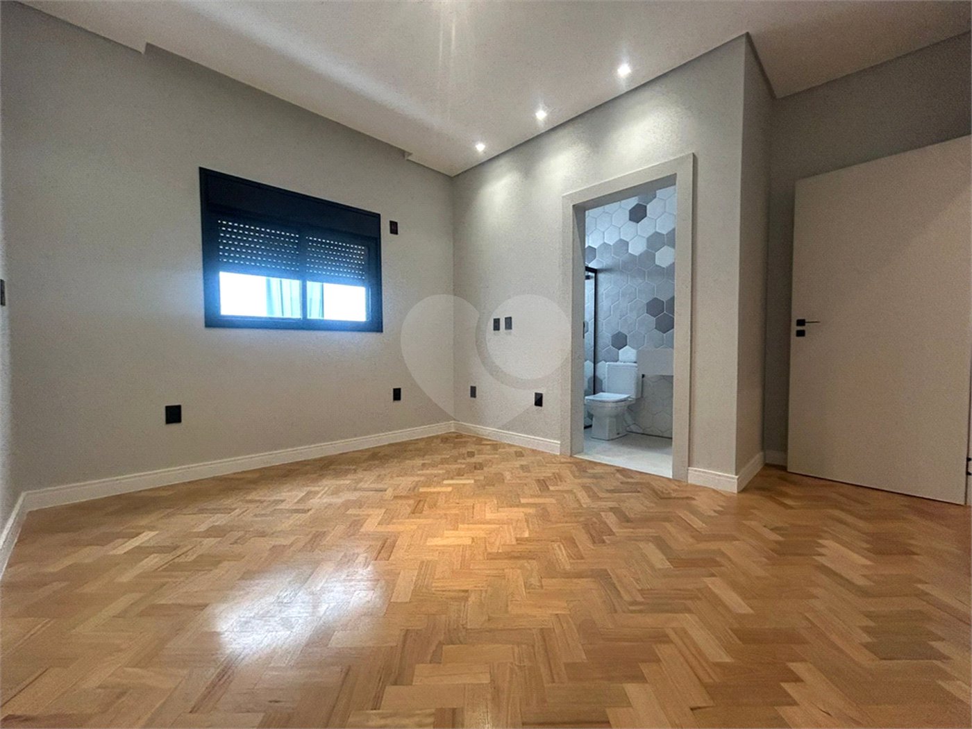 Casa à venda com 4 suítes no condomínio Residencial Chácara Ondina, Sorocaba - SP