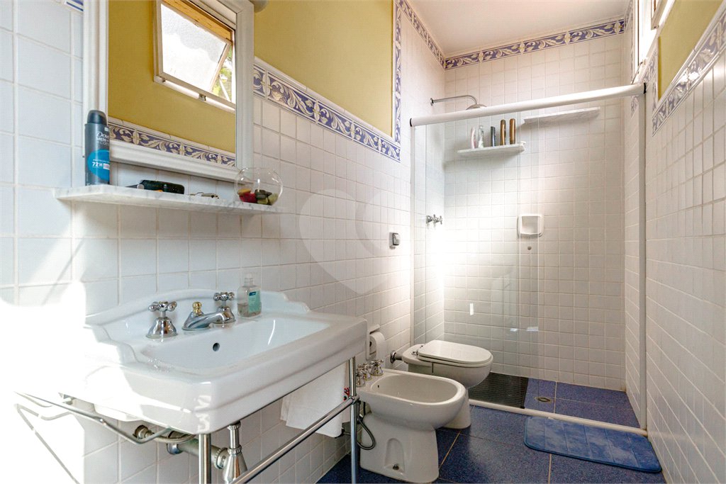 Casa à venda com 4 quartos, sendo 2 suítes, em Jardim Everest, São Paulo, SP