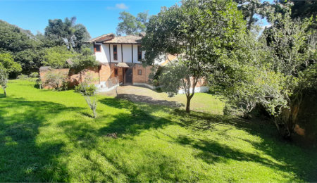 Sobrado à venda com 3 suítes em Serra da Cantareira, Mairiporã, SP
