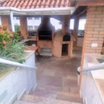 Apartamento porteira fechada com vista para o mar e lazer completo em Pitangueiras – Guarujá