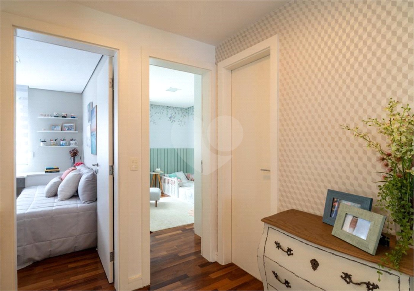 Casa à venda com 4 quartos, sendo 2 suítes, no condomínio Melbourne Residence, São Paulo - SP