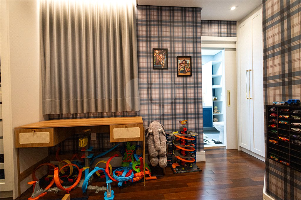 Apartamento à venda com 5 quartos, sendo 4 suítes,  em Parque Reboucas, São Paulo, SP