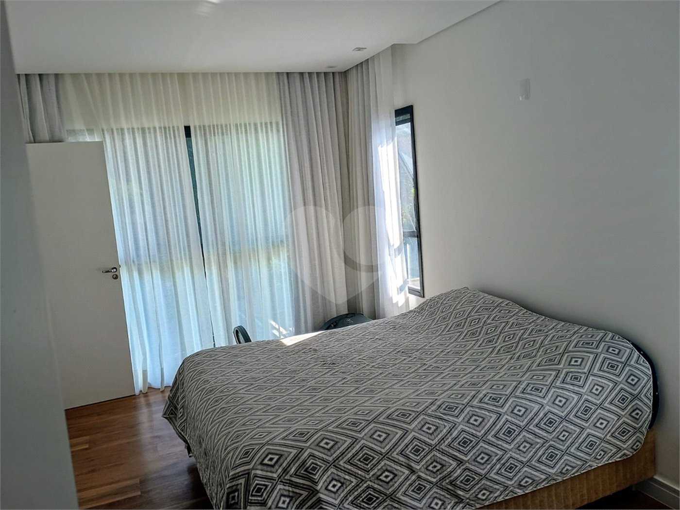 Casa à venda ou para alugar com 4 suítes no Centro, Jambeiro, SP