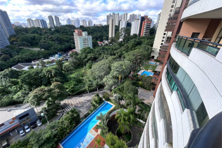 Apartamento à venda com 3 suítes em Vila Suzana, São Paulo, SP