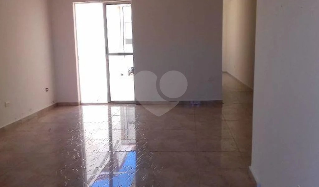 Casa à venda com 4 quartos, sendo 1 suíte, em Chora Menino, São Paulo, SP