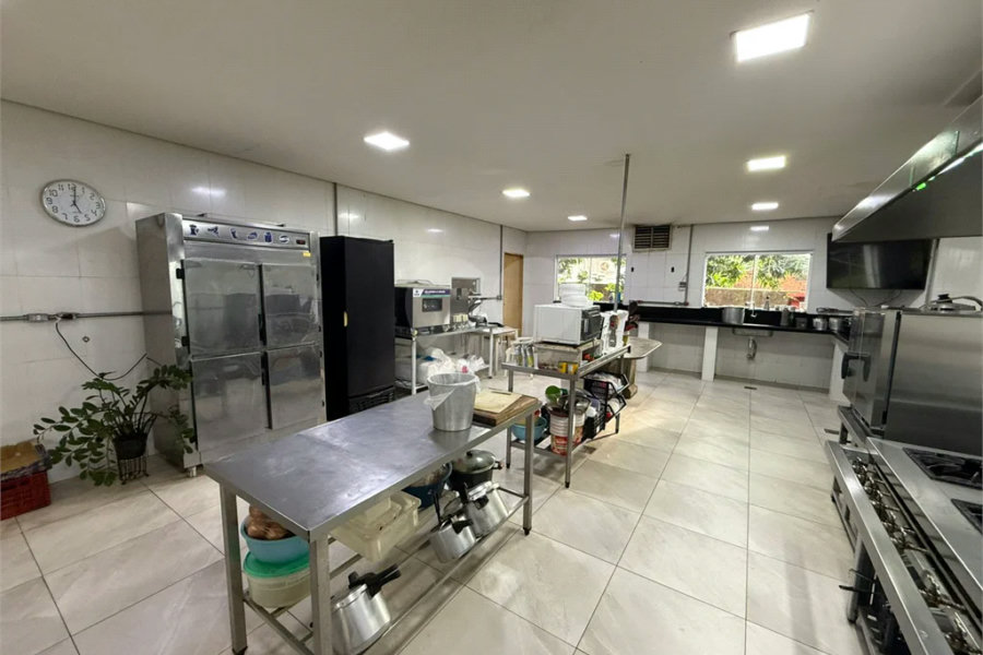 Chácara no Unileste, com espaço para eventos e cozinha industrial, na modalidade porteira fechada,