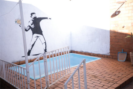 Casa com 4 Dormitórios e área de lazer com piscina