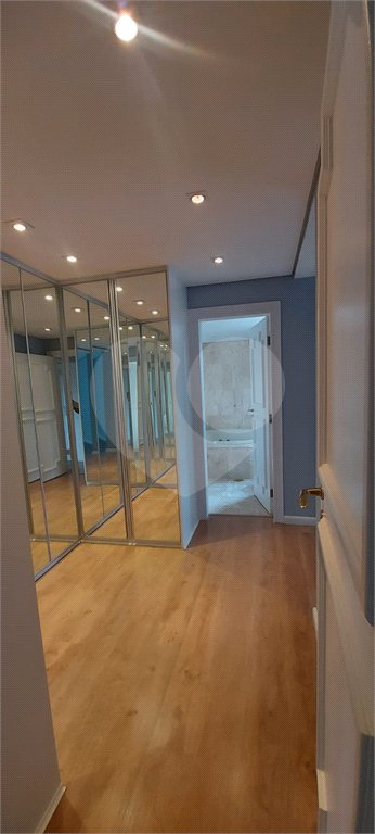 Apartamento à venda no Campo Belo de 245m² com 3 suítes e 3 vagas