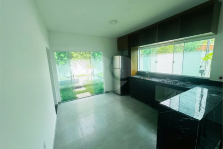 Casa para venda e locação anual com 3 quartos independente em São José em Búzios