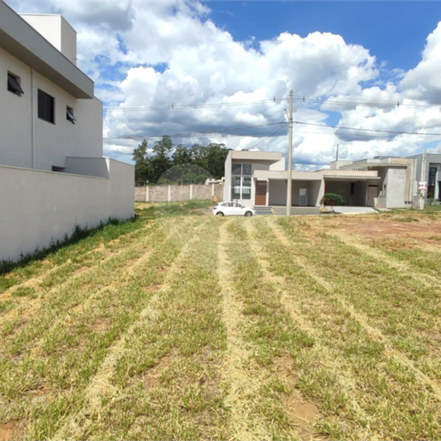 Lote à Venda em São Carlos, no Condomínio Villeneuve I