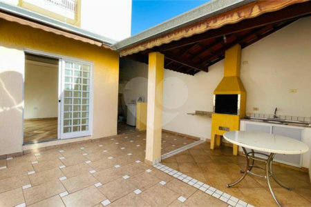 CASA A VENDA NA CIDADE SALVADOR COM 150M², 2 DORMITÓRIOS, 1 BANHEIRO, 2 VAGAS, JACAREI/SP.