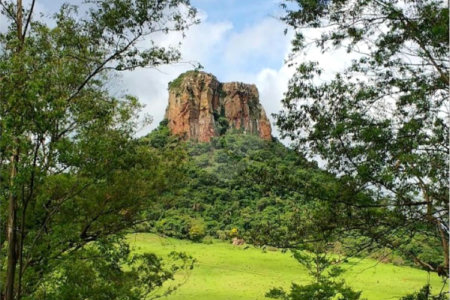 Fazenda à venda com 11 quartos no Centro, Analândia, SP