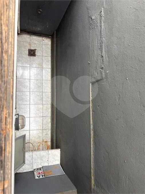 São Paulo - Capital - Bairro Santa Cruz - R4 495.000,00 - Aceita permuta por imóvel na cidade de Indaiatuba- Sp - Sobrado em rua residencial sem saída e com praça particular. O imóvel possui 2 quartos — 1 suíte com dois ambientes e acesso a hall externo. Sala ampla, cozinha com dois ambientes