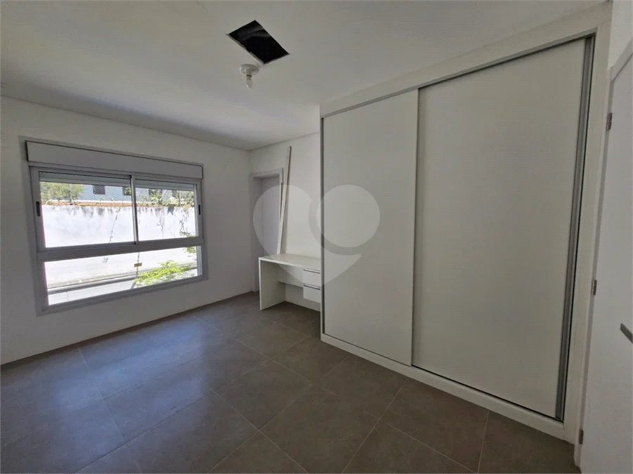 Casa à venda ou para alugar com 3 suítes no condomínio Jardim Flora, São Paulo - SP