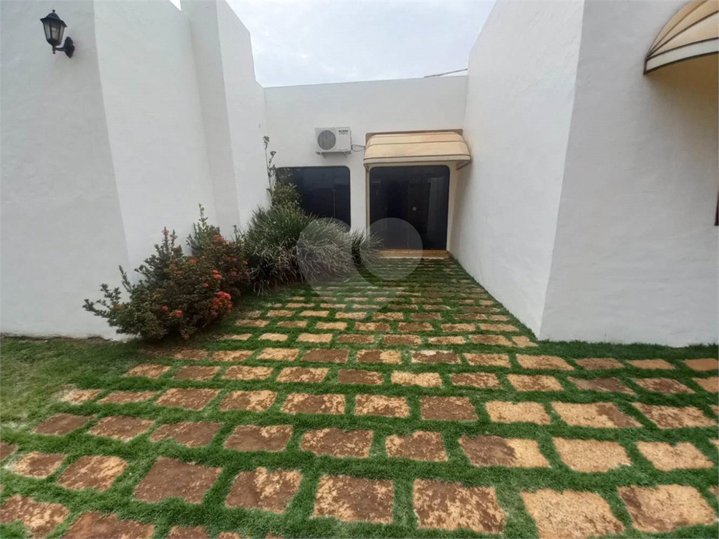 Casa térrea no Condomínio Faber I.