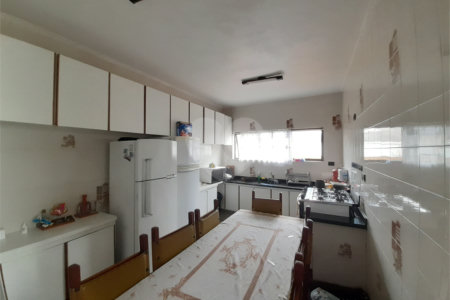 Vende-se: Sobrado no Cursino/Ipiranga, 2 Quartos, 2 Salas, 8 vagas de garagem!