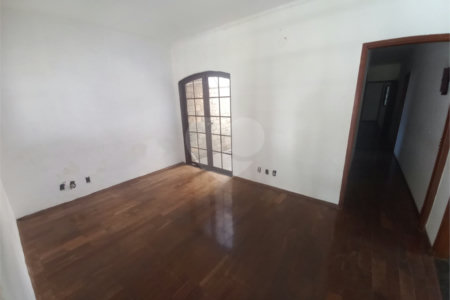 Casa térrea para venda ou locação no Parque Estancia Suíça.
