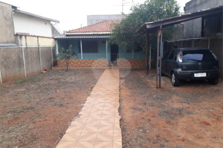 Casa térrea com amplo terreno
