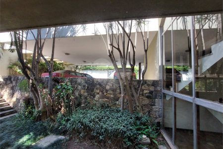 Casa à venda com 3 suítes em Jardim Leonor, São Paulo, SP