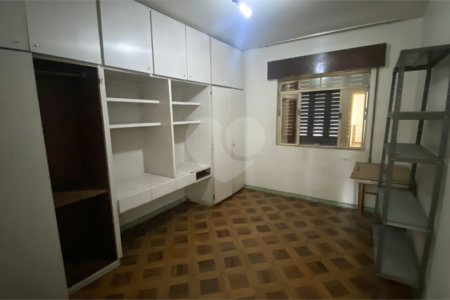 Sobrado à venda ou para alugar com 4 quartos, sendo 1 suíte,  em Parque Colonial, São Paulo, SP