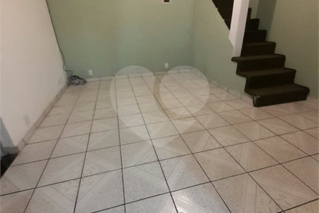 Sobrado à venda com 4 quartos em Vila Correa, Ferraz de Vasconcelos, SP