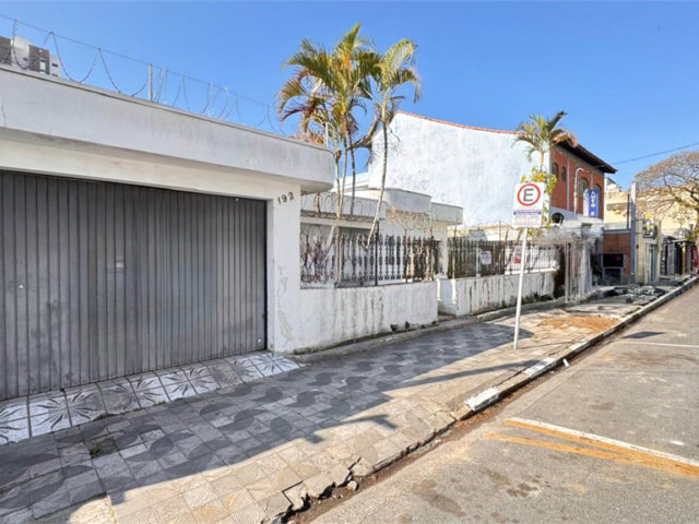 Casa para alugar com 5 quartos, sendo 2 suítes,  no Centro, Suzano, SP