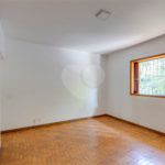 Sobrado à venda com 3 quartos, sendo 1 suíte, em Alto da Boa Vista, São Paulo, SP