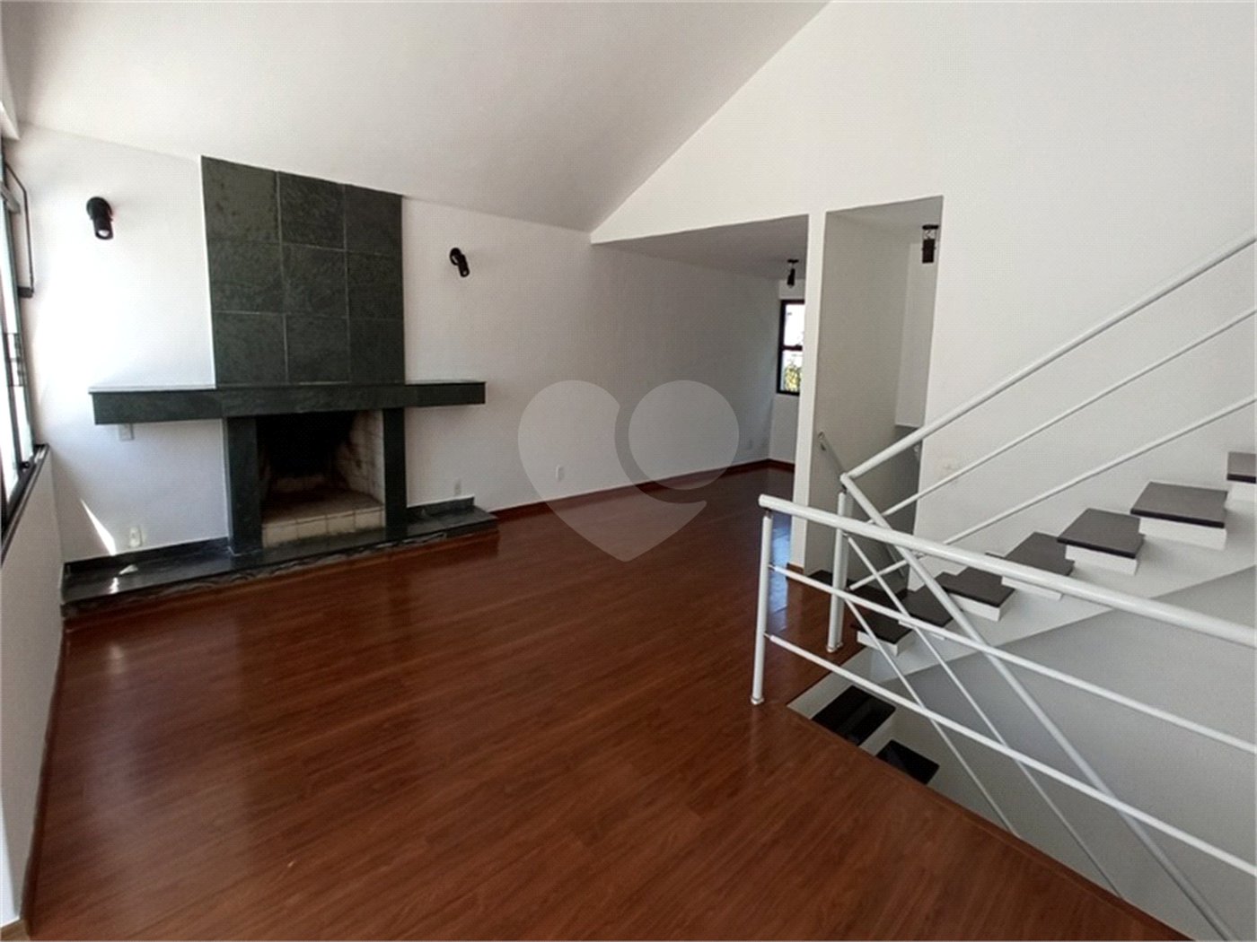 Sobrado para alugar com 3 quartos, sendo 1 suíte,  em Vila Oliveira, Mogi das Cruzes, SP