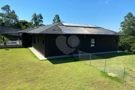 Casa à venda com 4 quartos, sendo 3 suítes,  no condomínio Jardim das Palmeiras, Bragança Paulista - SP