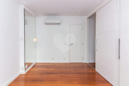 Apartamento à venda com 3 suítes em Alto da Boa Vista, São Paulo, SP