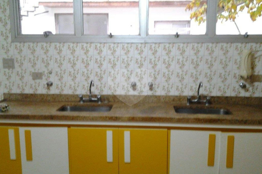 Sobrado à venda com 4 quartos, sendo 1 suíte, em Palmas do Tremembé, São Paulo, SP