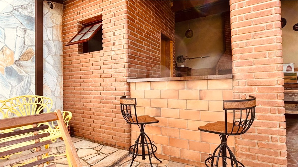 Sobrado à venda com 3 quartos, sendo 1 suíte, em Chácara Recanto Verde, Cotia, SP