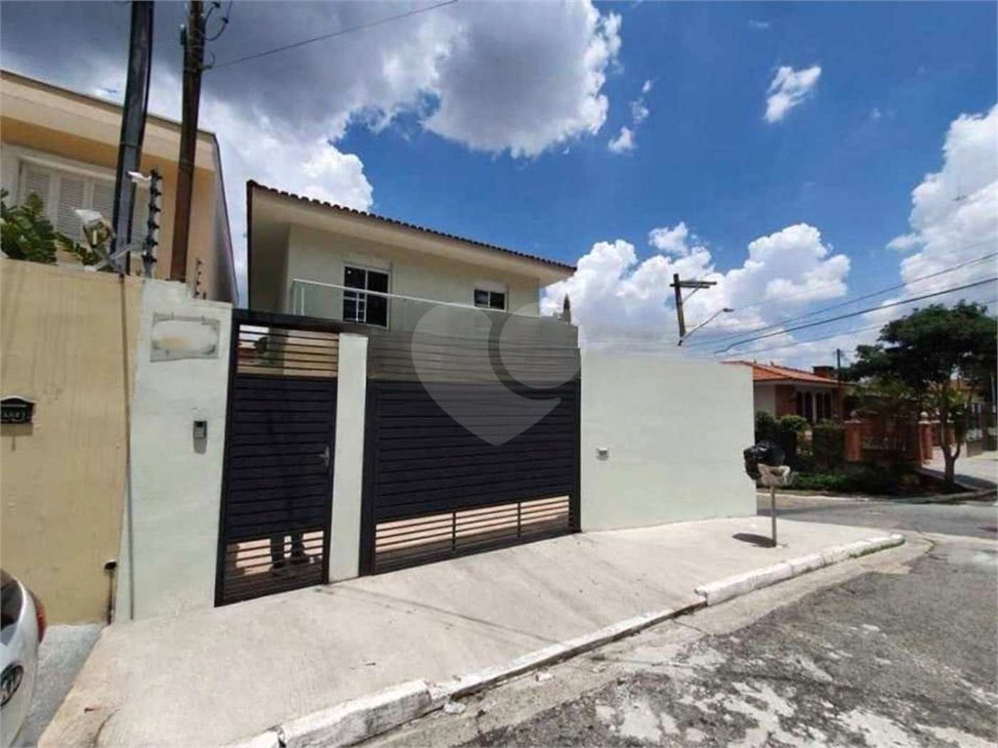 Sobrado à venda com 4 quartos, sendo 3 suítes, em Tremembé, São Paulo, SP