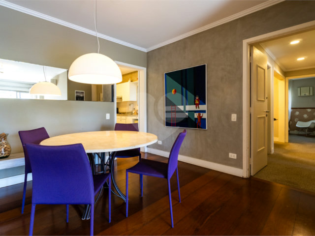Apartamento à venda com 3 quartos, sendo 1 suíte,  em Moema, São Paulo, SP