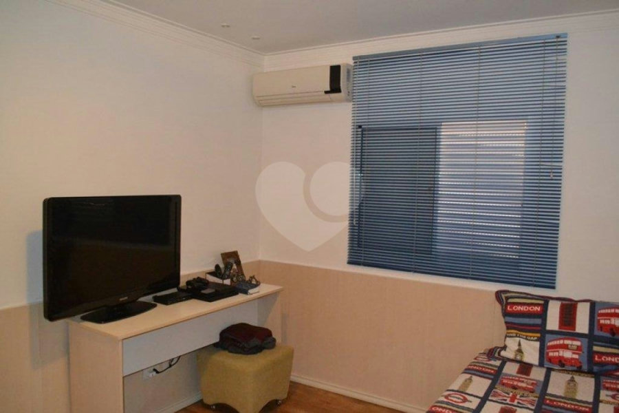 Sobrado à venda com 3 quartos, sendo 1 suíte, em Tremembé, São Paulo, SP
