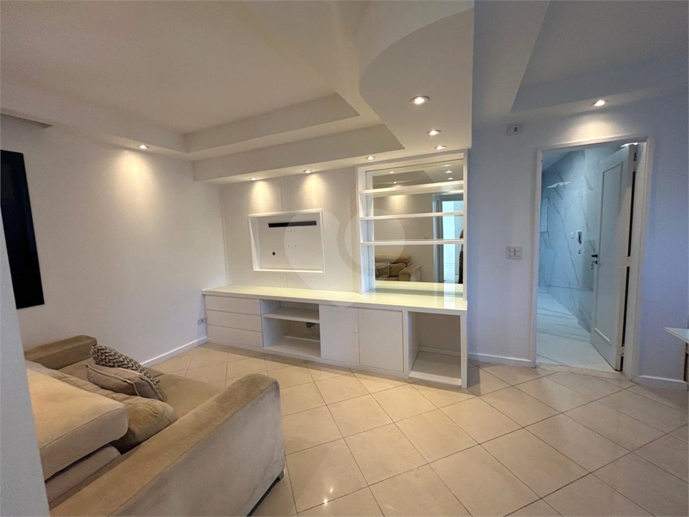 Apartamento para alugar com 3 quartos, sendo 1 suíte,  em Pinheiros, São Paulo, SP