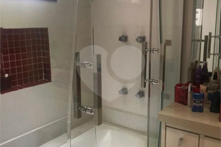 Apartamento à venda com 3 suítes em Vila Regente Feijó, São Paulo, SP